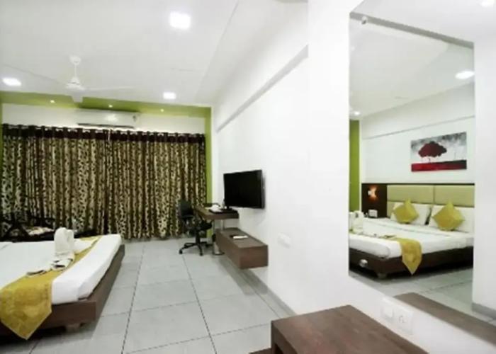 Crimson Park Shripriya Hotel