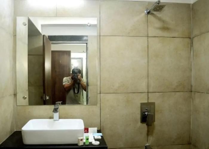 Crimson Park Shripriya Hotel