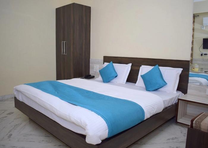 Shivansh Inn by Sky Stays Hotel