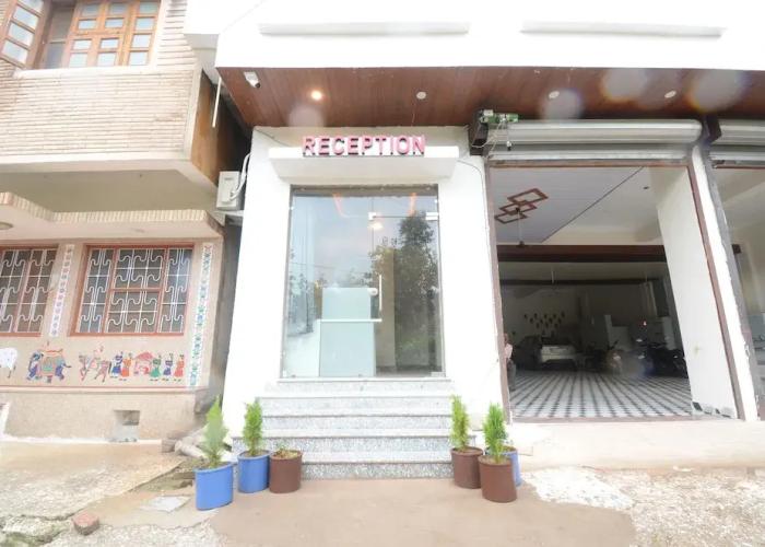 Hotel Shri Dhwaja Inn