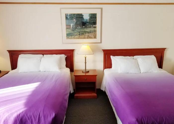Moosomin Country Squire Inn