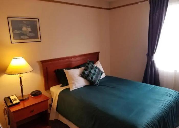Moosomin Country Squire Inn