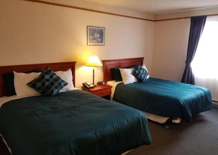 Moosomin Country Squire Inn