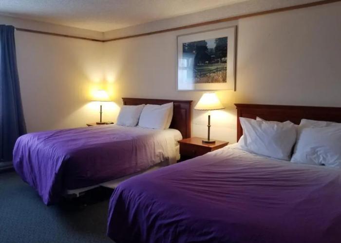Moosomin Country Squire Inn