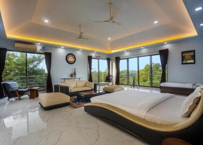 Saffronstays Aura