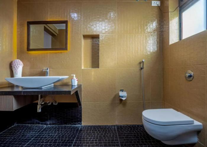 Saffronstays Aura