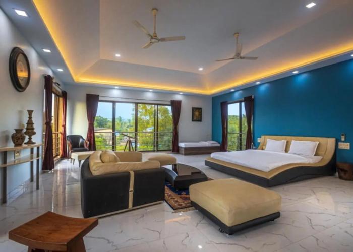Saffronstays Aura