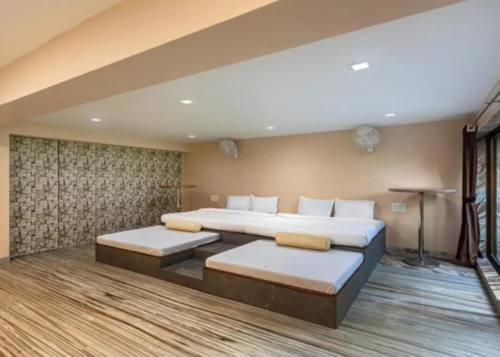 Saffronstays Aura
