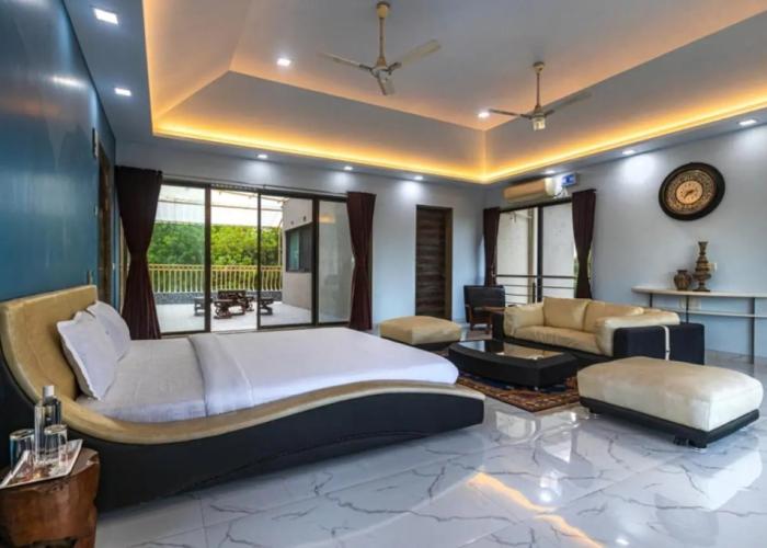 Saffronstays Aura