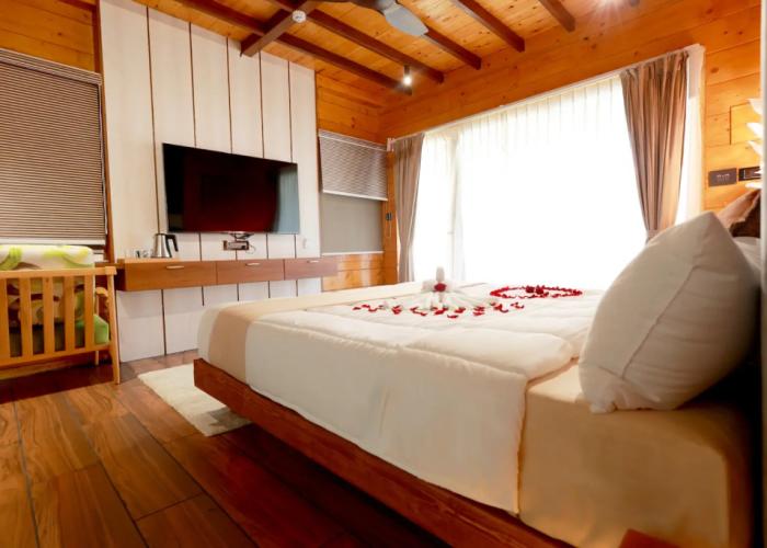 Resort Wooden ECR Sea Resort Hotel