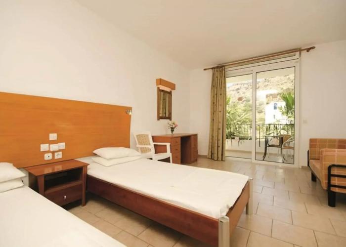 Coliseum Studios & Apartments