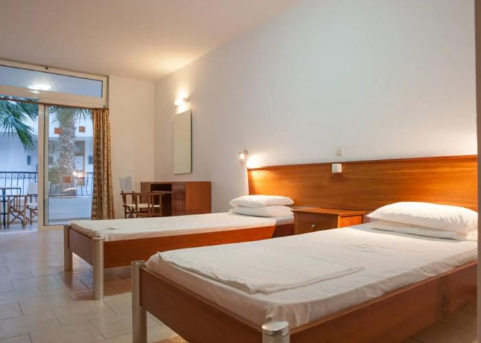Coliseum Studios & Apartments