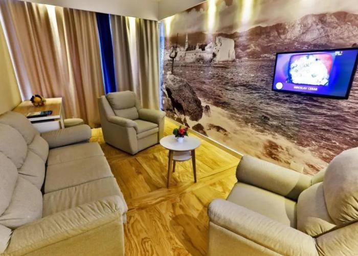 Carine Delfin Hotel
