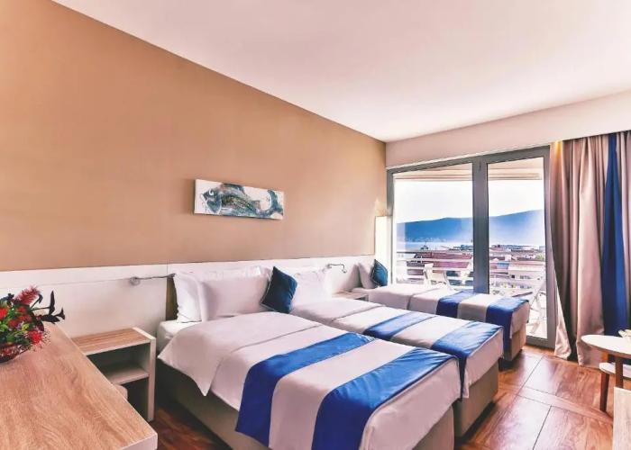 Carine Delfin Hotel