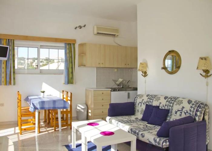 Blue Dolphin Studios & Apartment