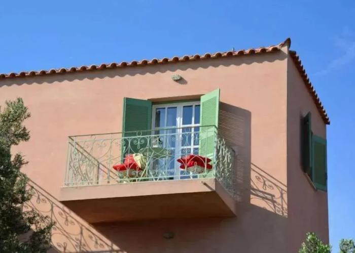 Aegina Colors