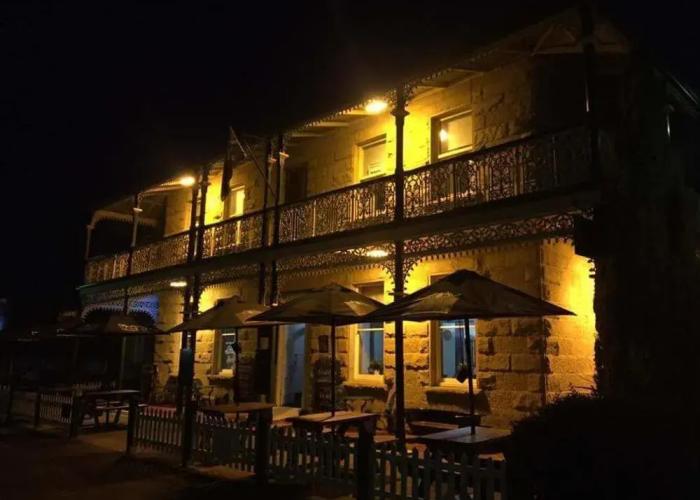 The Richmond Arms Hotel