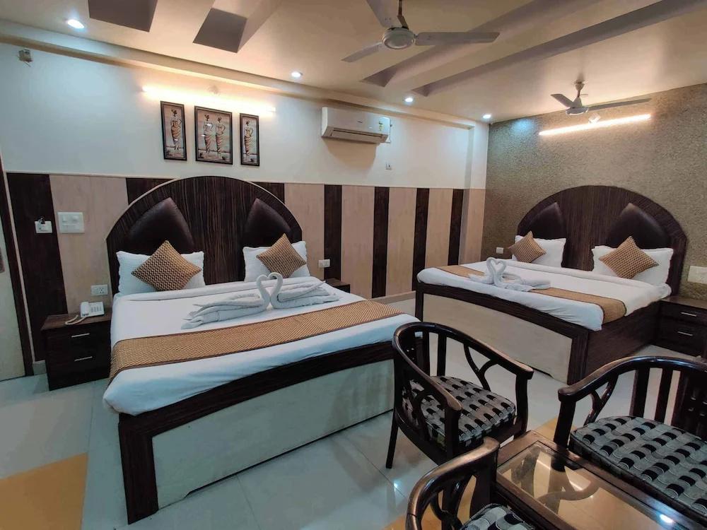 фото Hotel Holy Basil