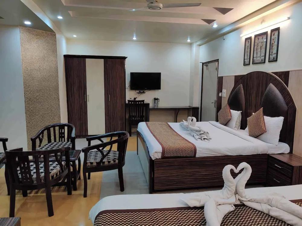 фото Hotel Holy Basil