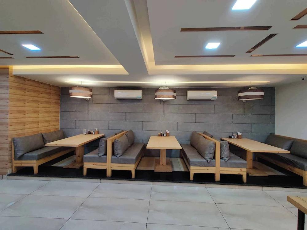 фото Hotel Holy Basil