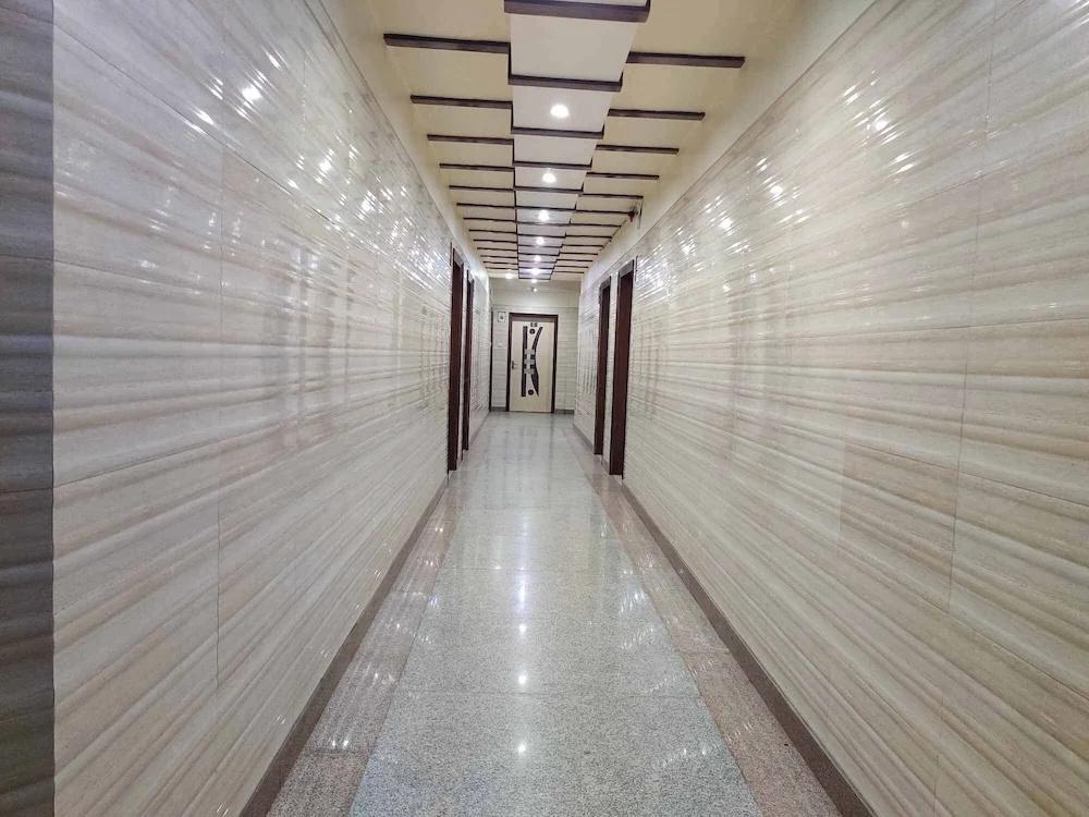 фото Hotel Holy Basil