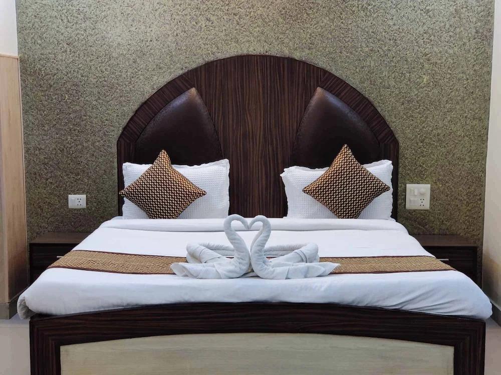 фото Hotel Holy Basil