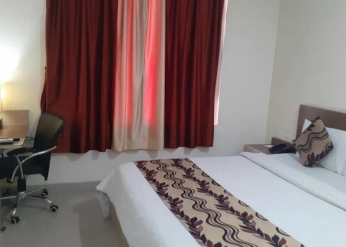Hyphen Grand Hotel