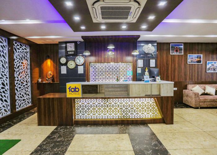 Fabhotel Frolic