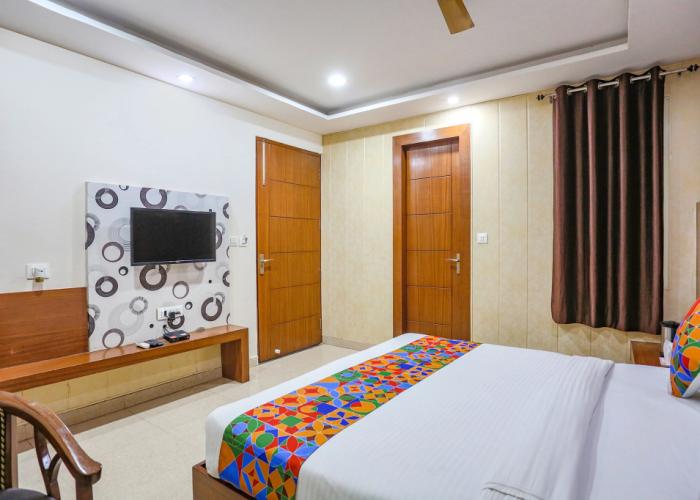Fabhotel Frolic