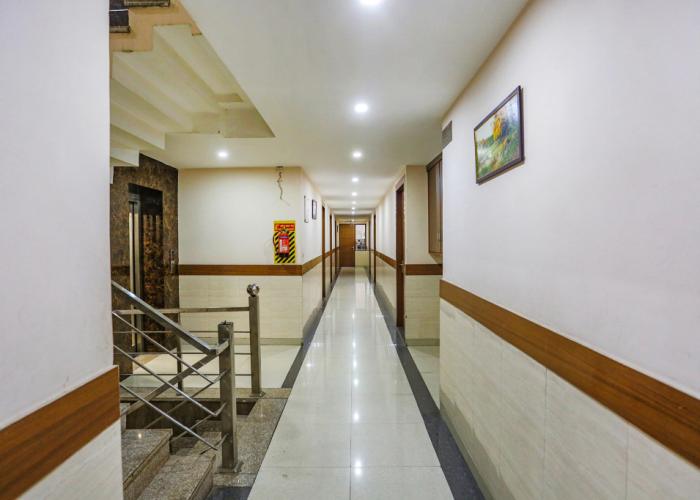 Fabhotel Frolic