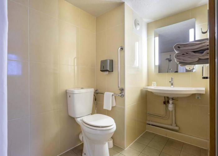 B&B HOTEL CHARTRES Le Forum (1)