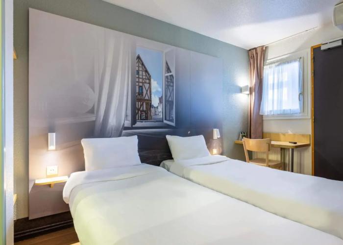 B&B HOTEL CHARTRES Le Forum (1)