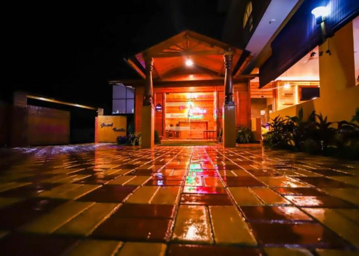 Grand Vatika Resort