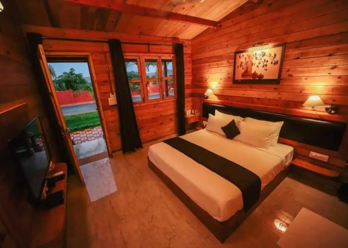 Grand Vatika Resort