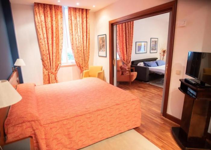 Hotel Mondragon