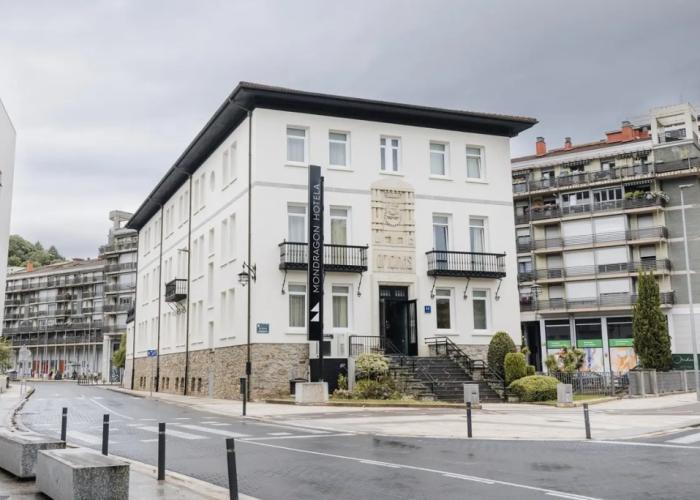 Hotel Mondragon