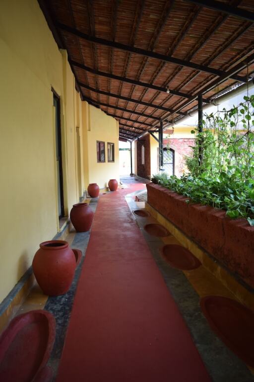 Salotel- near Mae De Deus Church