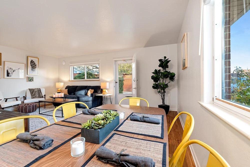 Centrally Located Townhome Near PVH - Dog Friendly