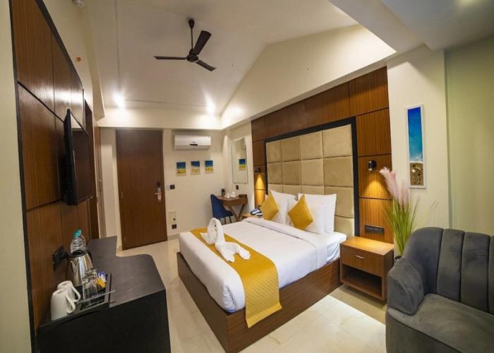 HUE GUH The Porto Candolim