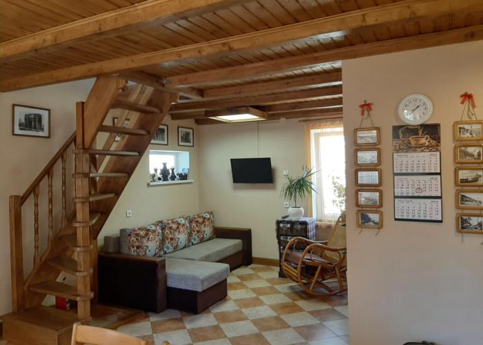Listya Travyi Guest House