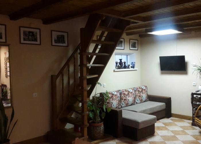 Listya Travyi Guest House