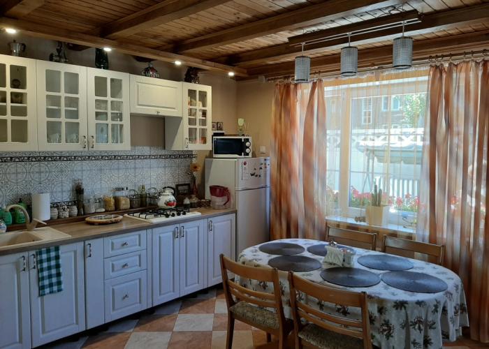 Listya Travyi Guest House