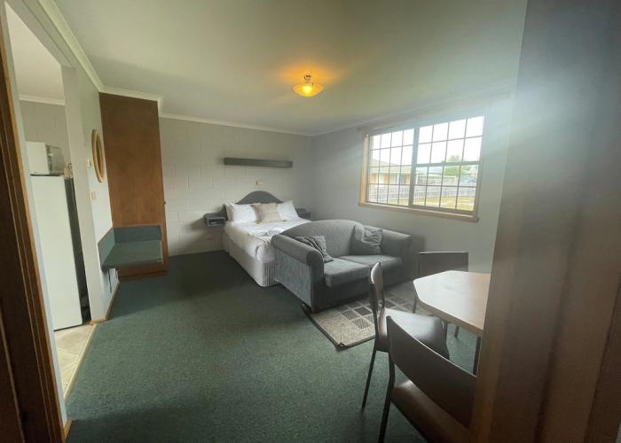 Bridport Bay Inn