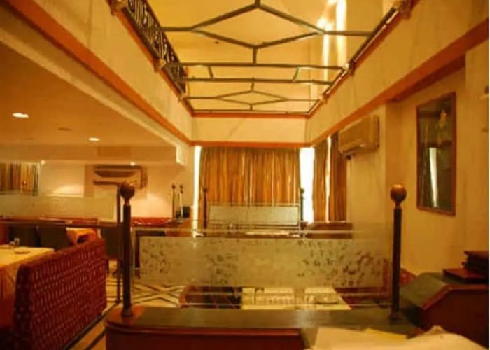 DFRONT Golden Palace