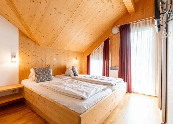 Luxurious Chalet in Murau with Outside Hot Tub