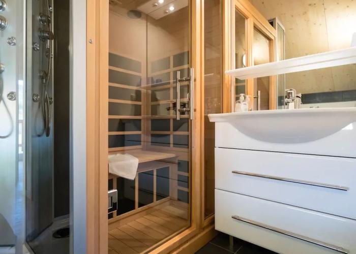 Superior Chalet With Whirlpool