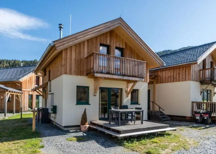 Superior Chalet With Whirlpool