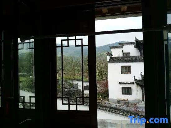 Yihong Hotel