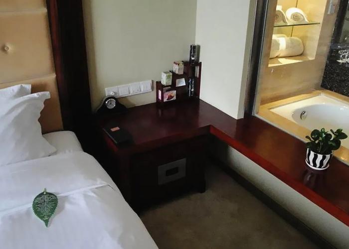 Lake View Garden Hotel