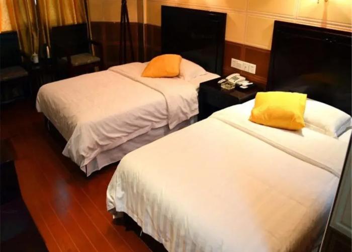 Yinruilin Express Hotel